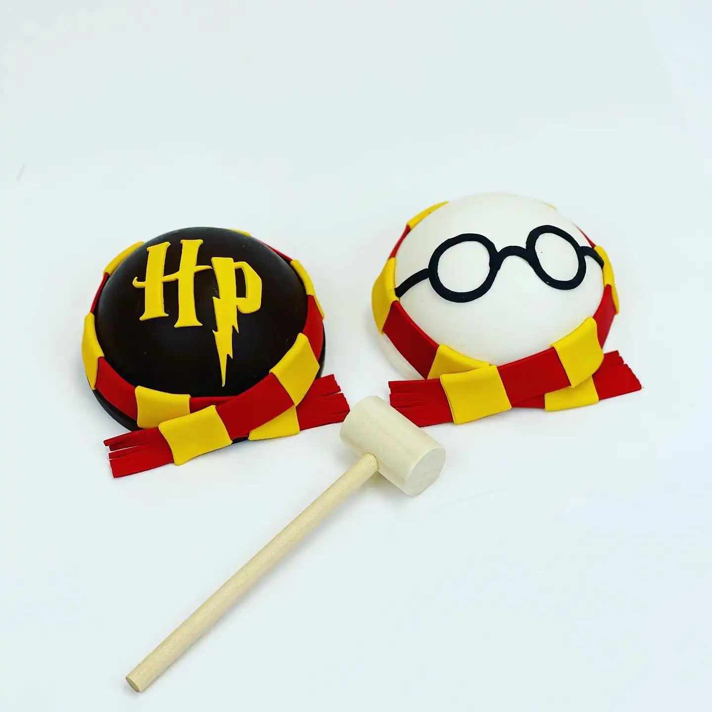 Happy Potter piñatas make a great addition to your dessert table or as a gift for the ultimate fan!!

#cake #cakes #birthdaycake #birthdaycakes #customcake #customcake #customcakes #weddingcake #weddingcakes #bestcakes#edibleart #fondant #fondantcakes  #harrypotter #harrypottercake #chocolatepinata #piñata