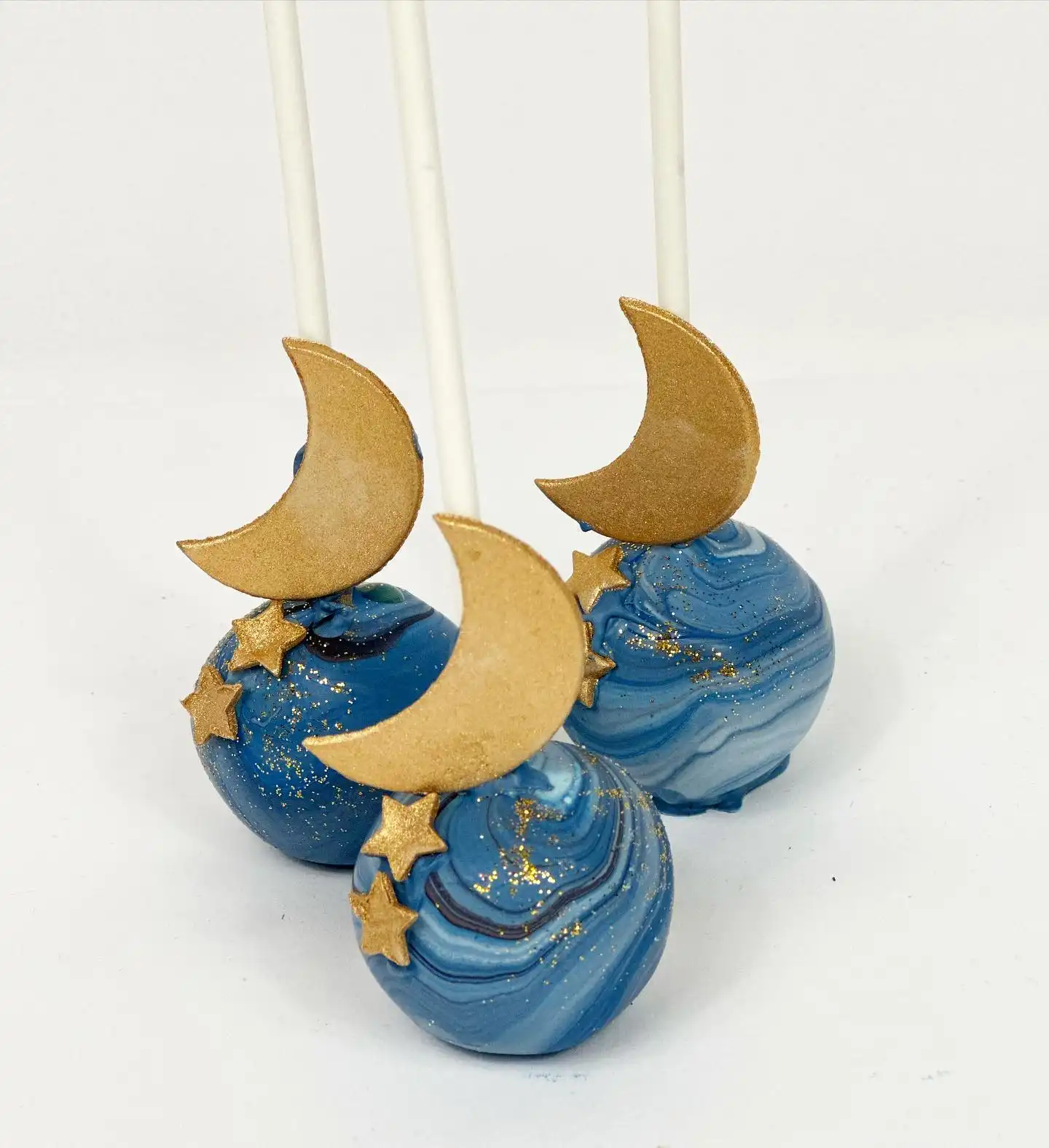 Baby shower cupcakes … moons and stars ⭐️ 🌙

#cake #cakes #weddingcakes #weddingcake #birthdaycake #birthdaycakes #buttercream #buttercreamcake #cupcakes  #cupcake #fondantcakes #fondantcake #fondant #bestcakes #cookies #cakepop #cakepops #decoratedcookies