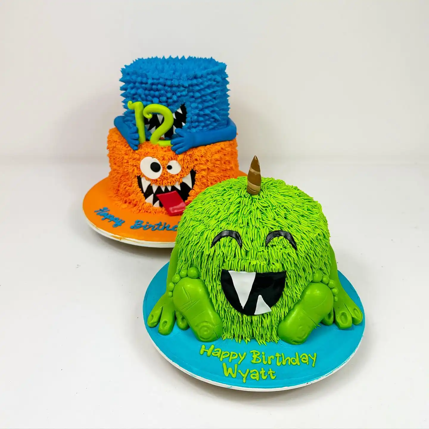 We can’t help@but smile when we look at this cute cake!!!

#cake #cakes #weddingcakes #weddingcake #birthdaycake #birthdaycakes #buttercream #buttercreamcake #cupcakes  #cupcake #fondantcakes #fondantcake #fondant #bestcakes #cookies #cakepop #cakepops #decoratedcookies #monstercake #monster